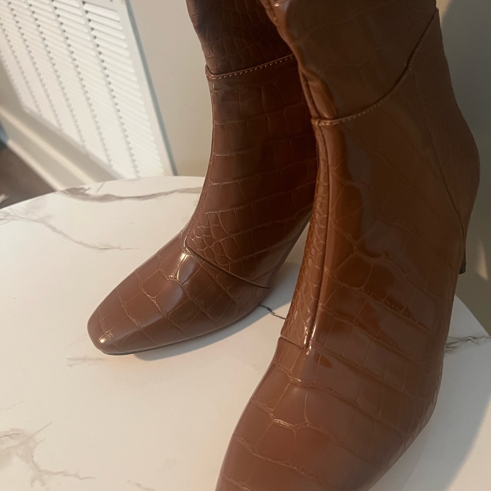 Pierre Dumas Tan Croc-Embossed Heeled Boots